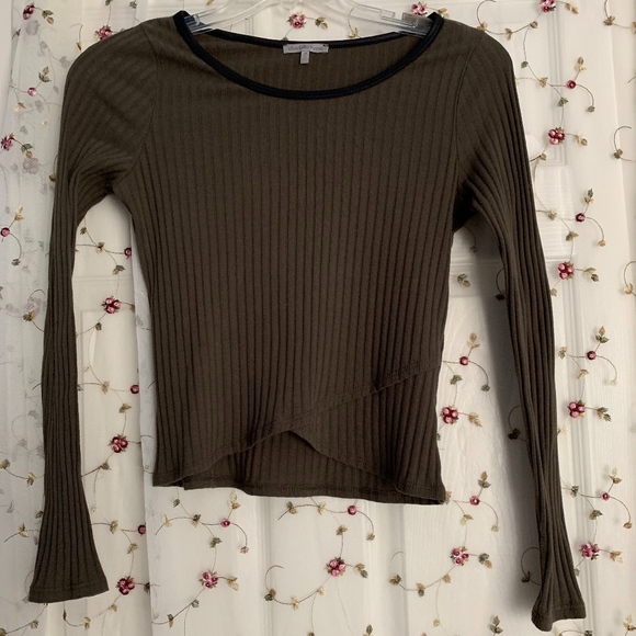 Charlotte Russe Tops - Green Crop Top- Long Sleeves
